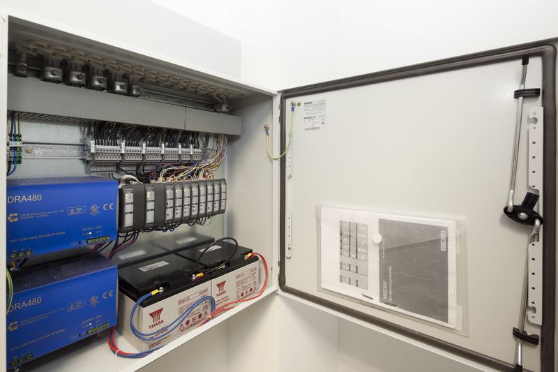 AUG-RWA-Bus-Zentrale MBZ300 0092-kleber-richtigrum